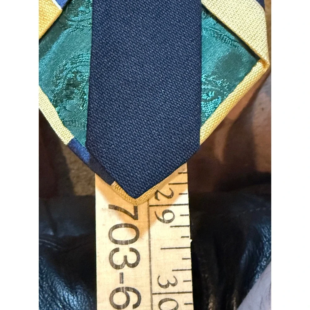 Tommy Hilfiger Mens Silk Tie Navy Blue Gold Yellow Striped Classic Prep Crest